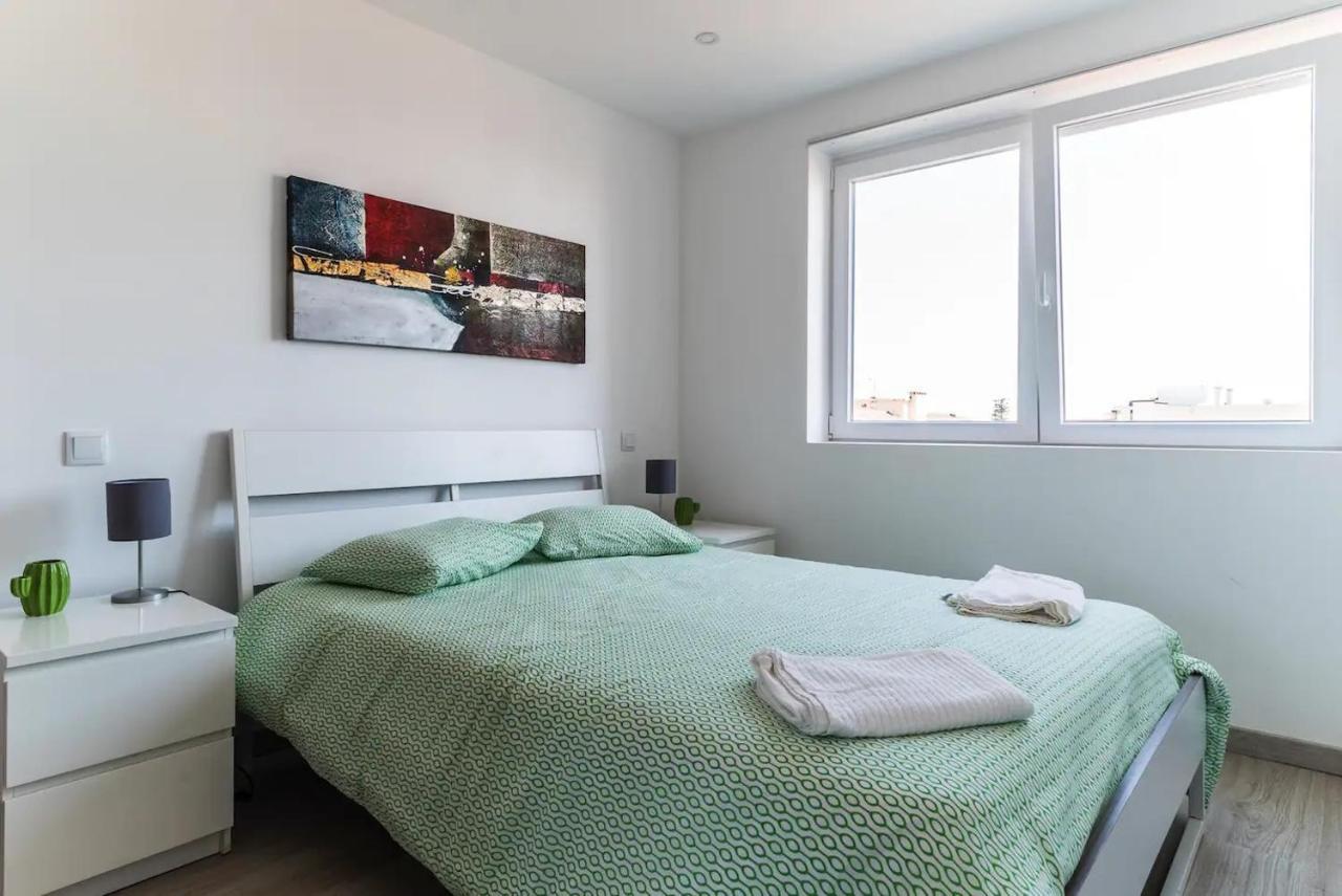 Encantador Apartamento A Frente Da Praia Do Sunset Фигейра-да-Фош Экстерьер фото
